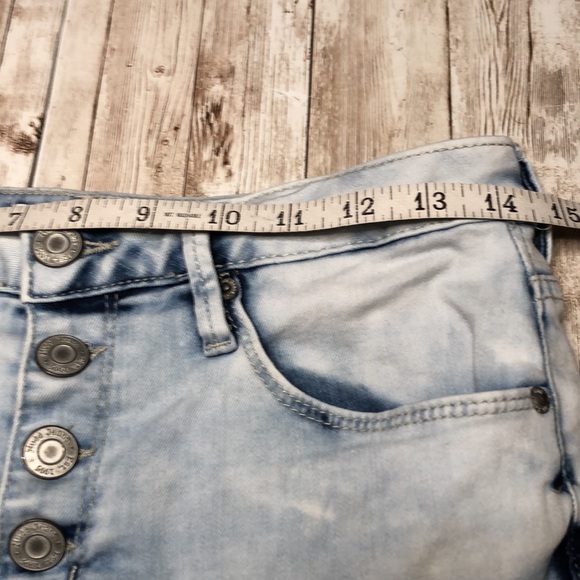 “Mudd” brand, bleach-wash, exposed button-fly, jean shorts -junior size 9 - Picture 5 of 7